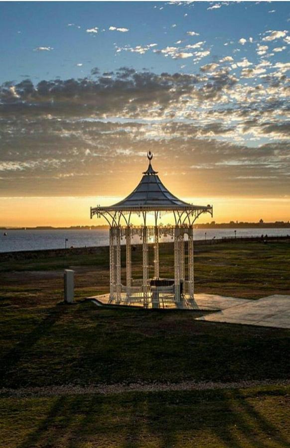 Southsea Escape - Coastal Holiday Apartment - 2 Double Bedrooms Portsmouth Luaran gambar