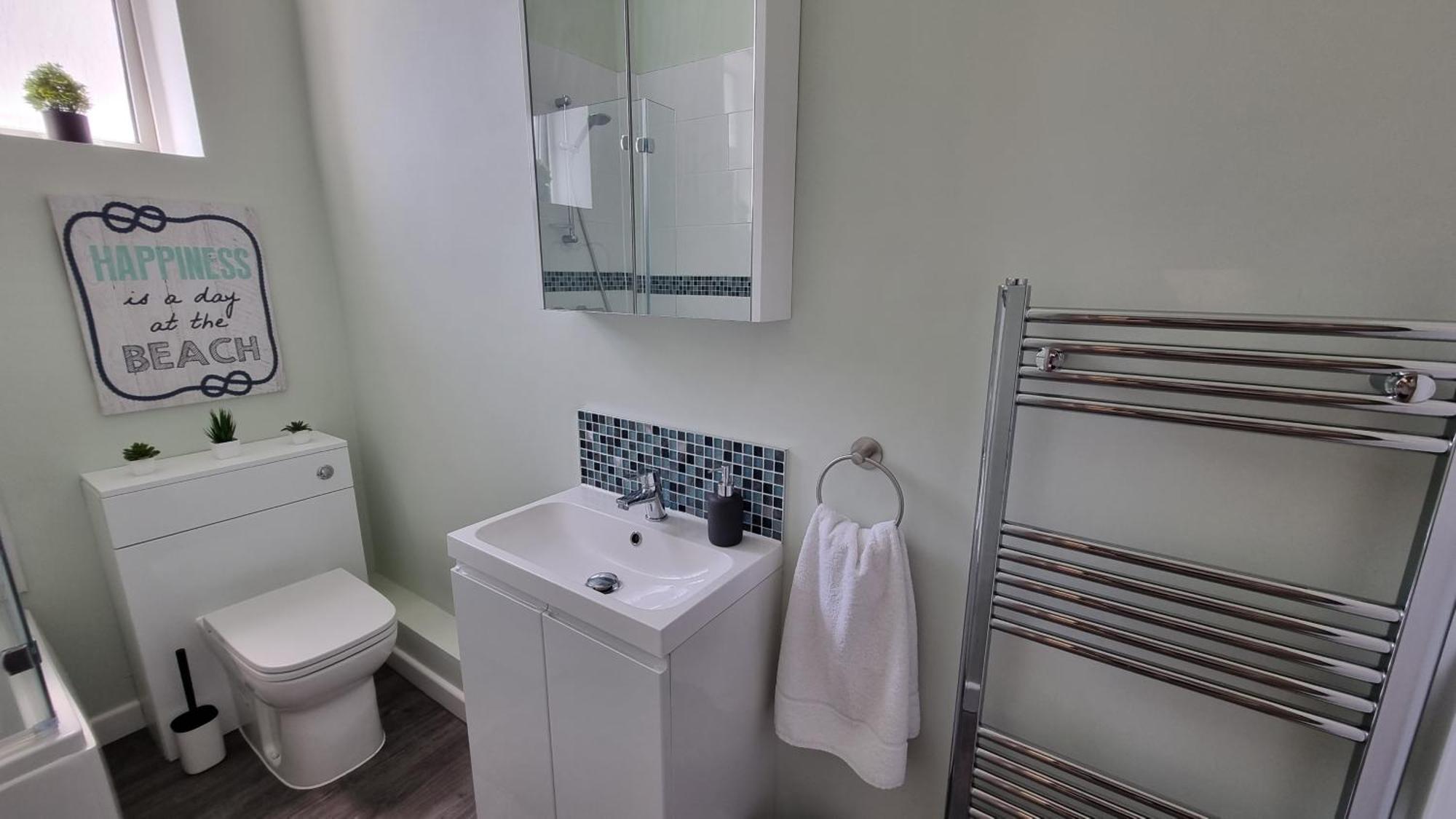 Southsea Escape - Coastal Holiday Apartment - 2 Double Bedrooms Portsmouth Luaran gambar