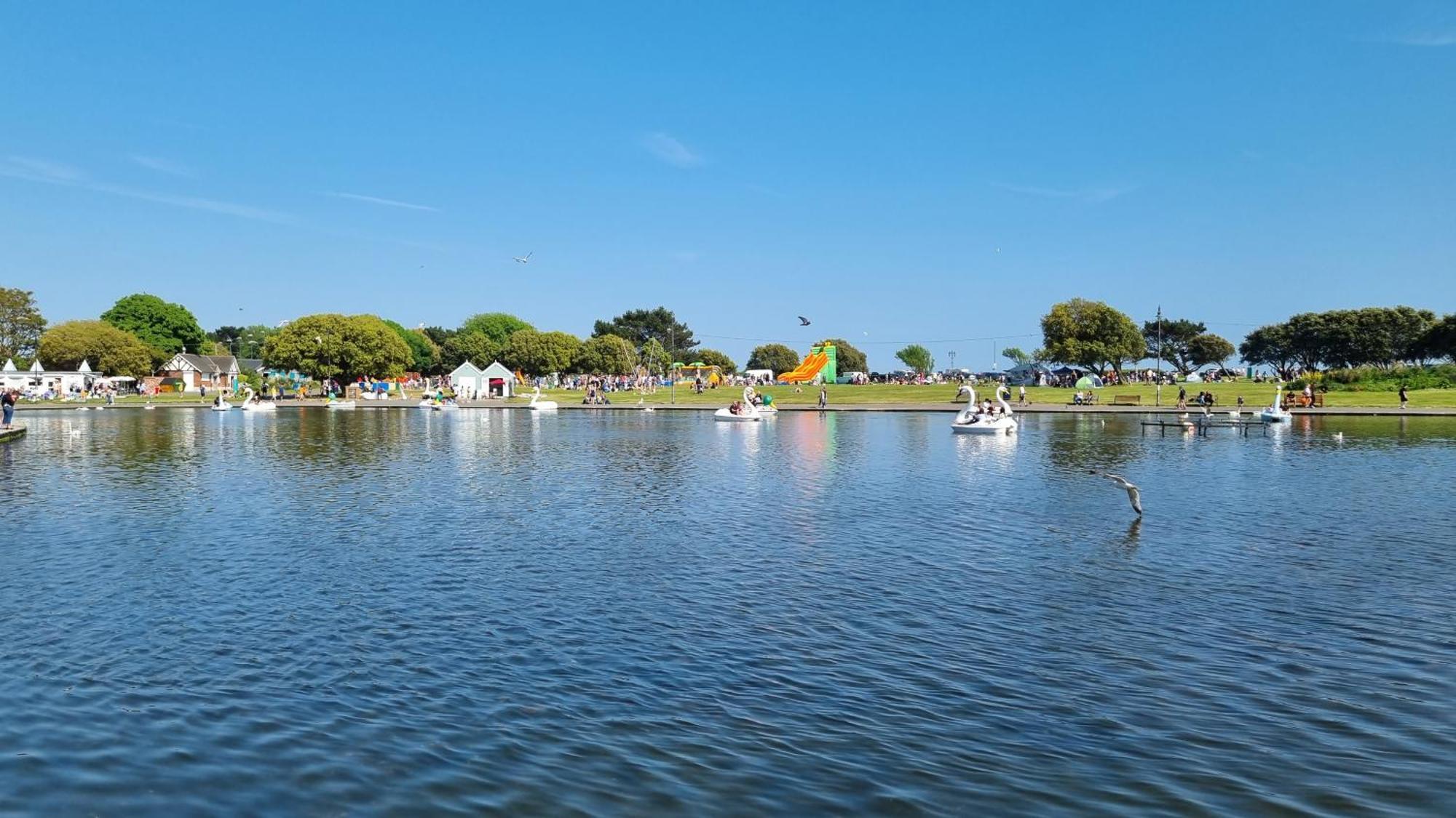 Southsea Escape - Coastal Holiday Apartment - 2 Double Bedrooms Portsmouth Luaran gambar
